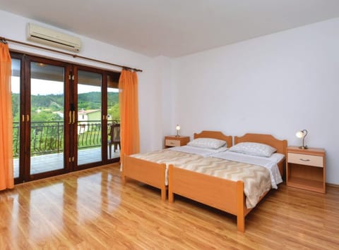 Twin Room (Twin Room With Balcony and Mountain V) | 4 bedrooms