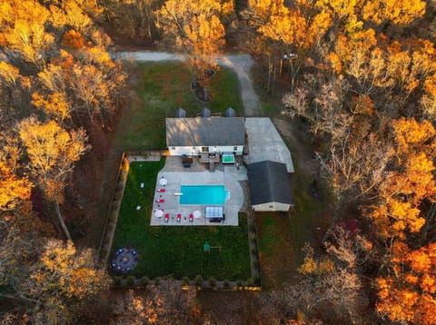 See the full glory from above! Our aerial view shows off every corner of your soon-to-be favorite getaway — pool, deck, and all the good vibes included.