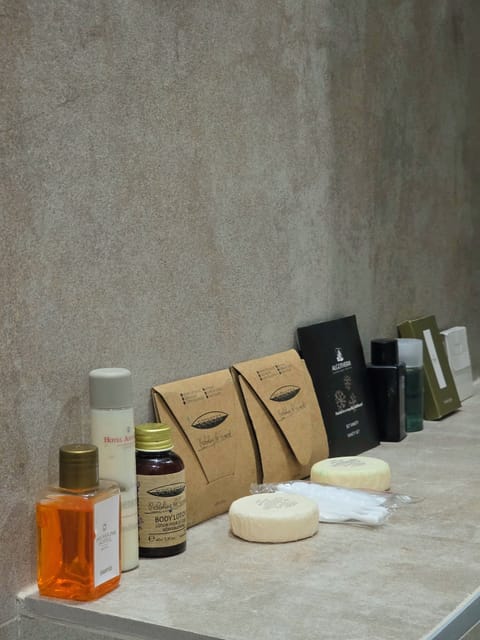 Bathroom amenities