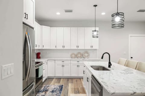 Townhome, Multiple Beds, Patio, City View (1906 W Cherry St, 2) | Private kitchen