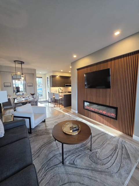 Fireplace. Mood lighting. Streaming TV. Tons of heat. Central AC as well!