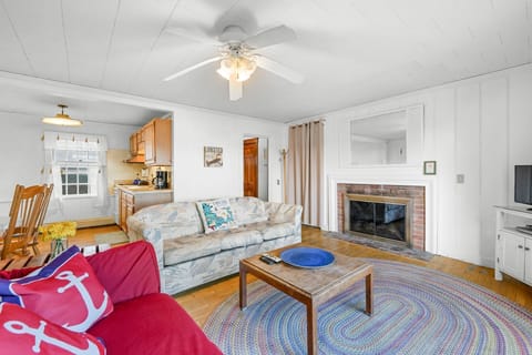 Open concept living, kitchen and living areas