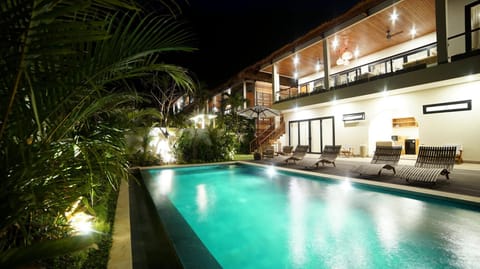 Aman Amed Lima at Night