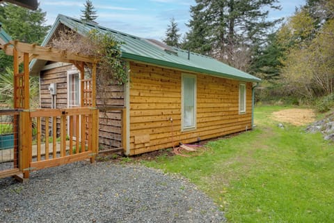 Studio Exterior | Entry | Parking | Designated Parking Area (1 Vehicle)