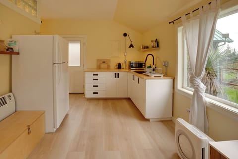 Kitchenette | Drip Coffee Maker | French Press