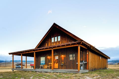 Ennis Vacation Rental | 3BR | 2BA | Steps to Enter | 2,100 Sq Ft