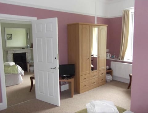 Family Suite, 2 Bedrooms | Premium bedding, iron/ironing board, free WiFi, bed sheets