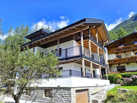 Porch, Mountain Range, Cottage, Balcony, Valley, Estate, Mountain Village, Alps, Ridge, Hardwood