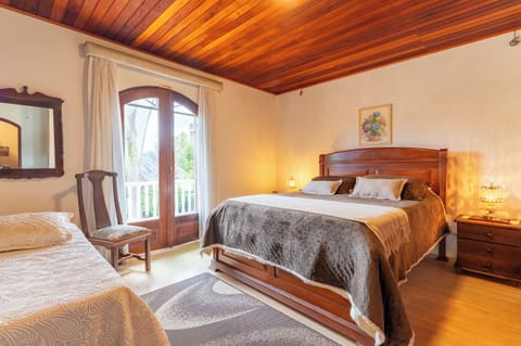 Triple Room | Minibar, blackout drapes, free cribs/infant beds, free WiFi