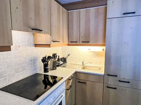 Countertop, Kitchen, Cabinetry, Kitchen Appliance, Kitchen Sink, Flooring, Wood, Major Appliance, Home Appliance, Furniture