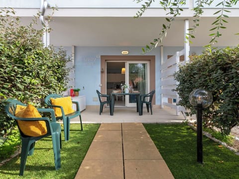 Blue, Swimming Pool, Composite Material, Tile, Natural Material, Water Feature