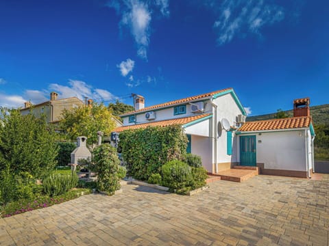 Apartment, Condominium, Swimming Pool, Dock, Marina, Resort, Hotel, Resort Town, Walkway