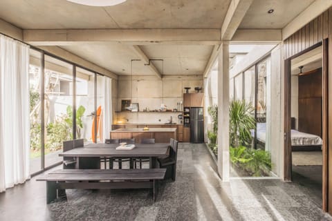 Deluxe Villa, 2 Bedrooms, Private Pool, Garden View | Dining room