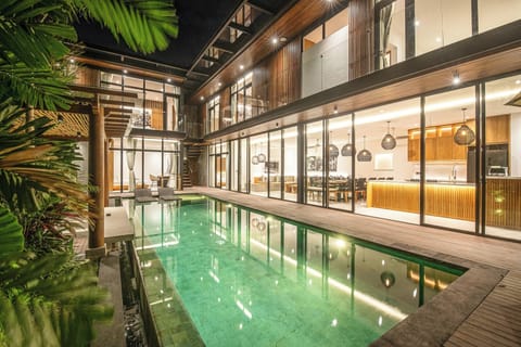 House | 6 bedrooms, desk