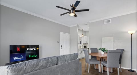 Dining table goals: round, stylish, and always ready for seconds