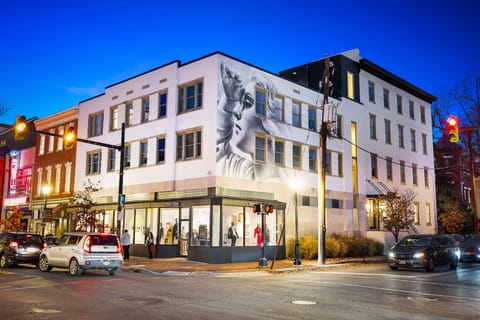 One of Old Town's most iconic buildings at twilight — home to The King Street Flat
One of Old Town's most iconic buildings at twilight — home to The King Street Flat

One of Old Town's most iconic buildings at twilight — home to The King Street Flat
