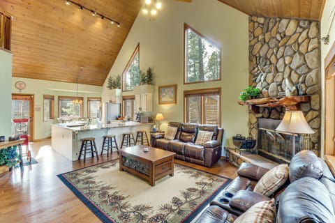 House (4 Bedrooms) | Interior