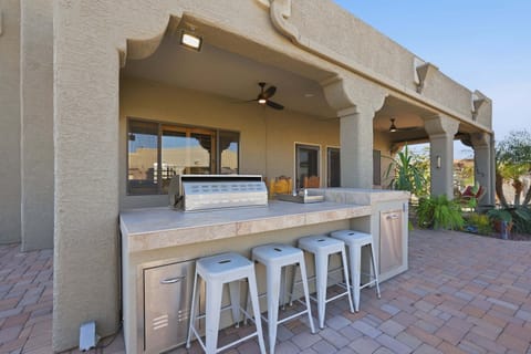 House, 4 Bedrooms | Terrace/patio