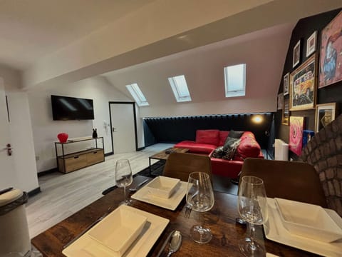 Large living space to Work, Rest and Play. Perfect for Friends, Couples and Families