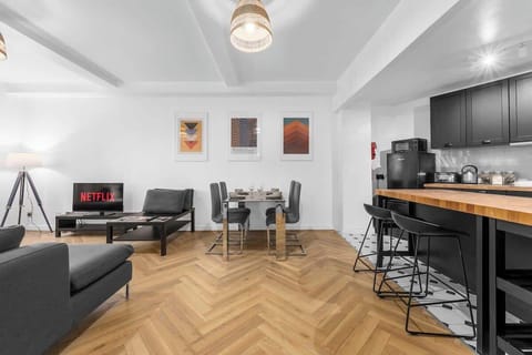 Open-plan living, dining and kitchen with Netflix, breakfast bar and space for your whole group to unwind