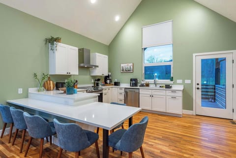 Cook, snack, sip, repeat! Our kitchen is fully stocked and ready for anything from pancake mornings to late-night cravings. Aprons optional, fun mandatory.