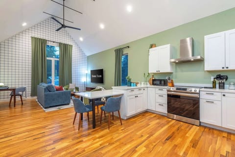 Forget walls—this layout is all about wide-open living. Bright, airy, and effortless, it makes every gathering feel like a celebration.