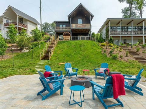 Fire pit nights hit different. Cozy seats, dancing flames, and an ambiance that practically begs you to stay just one more hour.