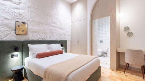 Soft hues and layered textures invite deep rest. A quiet escape with timeless character, right in the heart of the city.#LovelyStay #SleepWell #BoutiqueLiving #PortoLiving