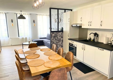 Family Apartment, 3 Bedrooms, Kitchen | Private kitchen | Full-size fridge, microwave, oven, stovetop