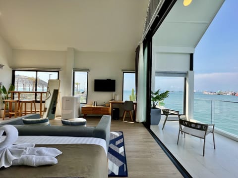 1 Bedroom Seaview Suite Corner | In-room safe, free WiFi, bed sheets