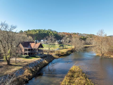 Quiet getaway tucked along the banks of the river.