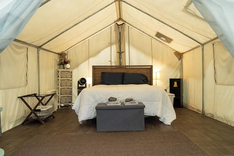 compressed20glamping7-18