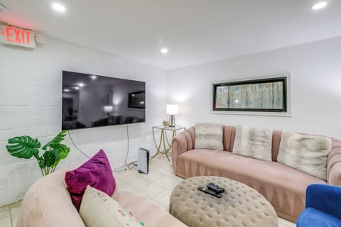 Silver Spring Vacation Rental | 1BR | 1BA | Steps Required | 900 Sq Ft