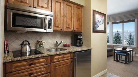 Hyatt Mountain Lodge Beaver Creek studio kitchen