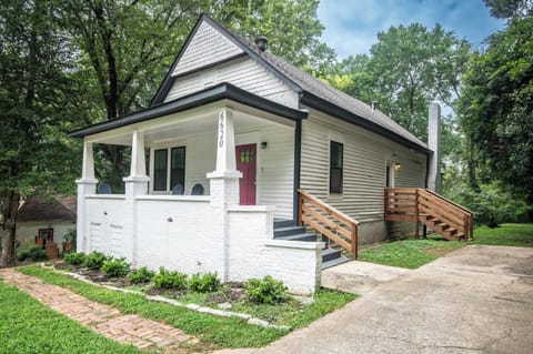 Welcome to Birmingham!! Come cozy up at Magic City Manor, equipped with 5 bedrooms and a huge basement with games galore the most comfortable sectional you’ve ever seen. 