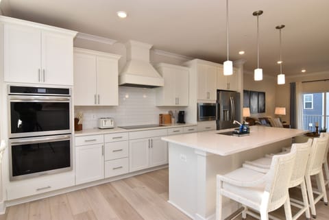 Upgraded kitchen. Lots of seating, double oven, balcony