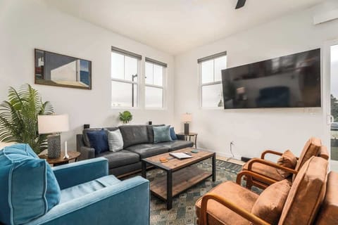 #StayinMyDistrict #BookDirect
