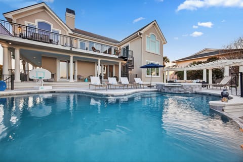 Enjoy the amazing pool and hot tub!