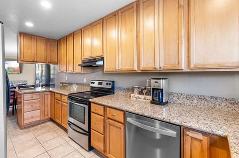 Full appliances kitchen