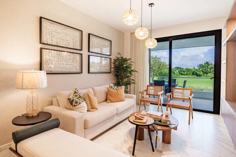 Vista Boho – 2BR w/ Golf View + Pool & Beach Acces (2815)