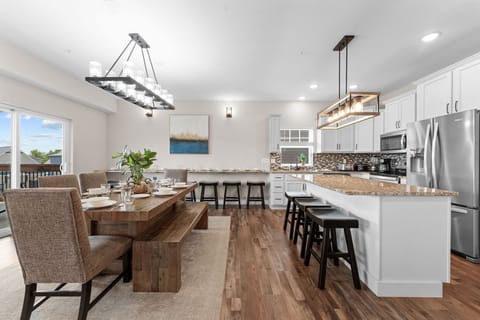 Full Kitchen and Dining Areas