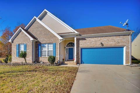 Suffolk Vacation Rental | 3BR | 2BA | 2,294 Sq Ft | 3 Steps to Enter