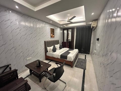 Classic Room | Desk, iron/ironing board, free WiFi, bed sheets