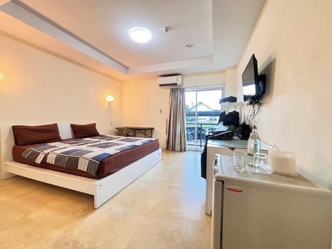 Standard Double Room | Desk, free WiFi, bed sheets