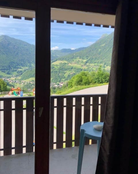 Balcon vue sur les montagnes