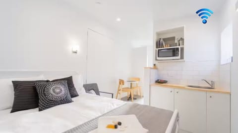 Nouvelle Studio | Queen Bed | Linen provided