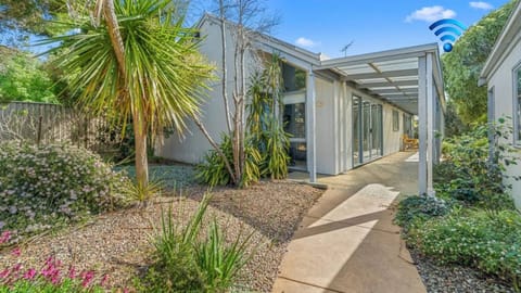 Aldebaran Road Beach House | Gardens | Patio | Entrance