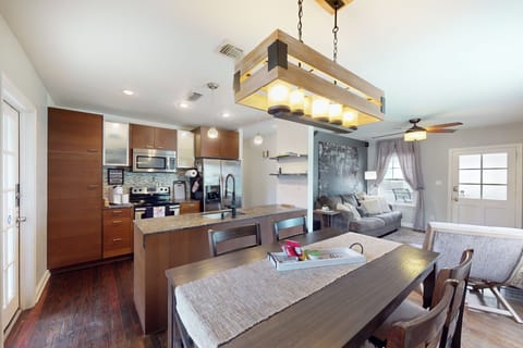 House (2 Bedrooms) | Interior