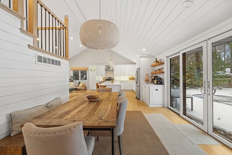 Enjoy family meals and easy social flow between dining, kitchen, and living spaces.