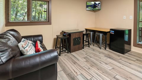 Gatlinburg Lodge Int 010-original